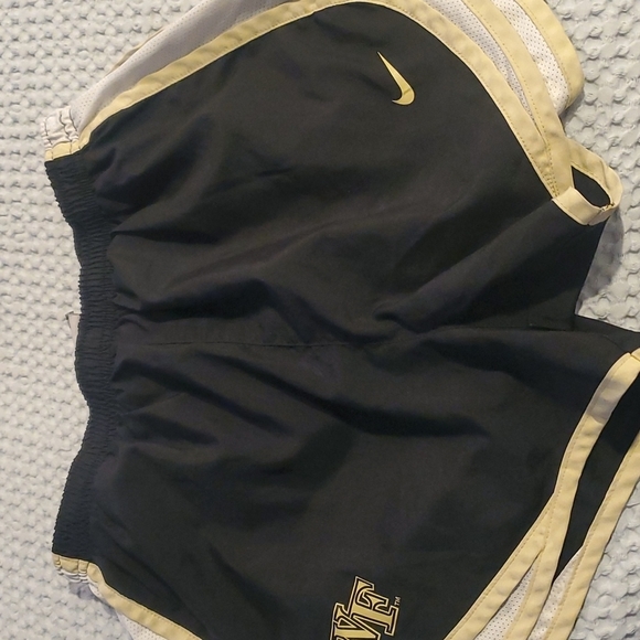 Nike Pants - 𝅺Women's Nike Dri-fit Wake Forest Shorts Size Small